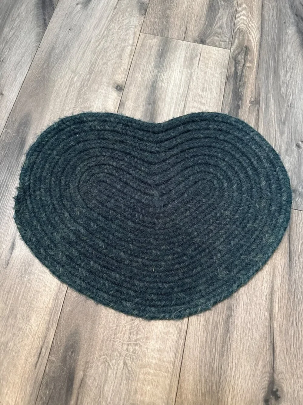 Heart-Shaped Dark Green Braided Wool Rug 13